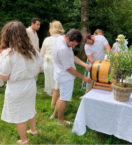 Friends of Reigny Abbey, a lunch in white on the banks of the Cure river